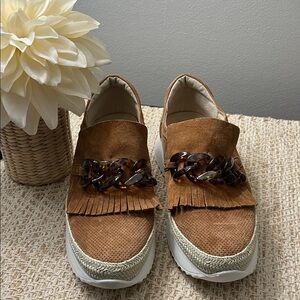 NWOT Women’s Vaneli Qerene Brown Suede Sneakers with Kilted Chain Detail